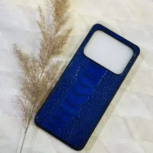 قاب موبایل چرمی دست‌دوز، ساخته‌شده از چرم طبیعی با طراحی شیک و محافظت بالا، مناسب برای گوشی‌های مختلف